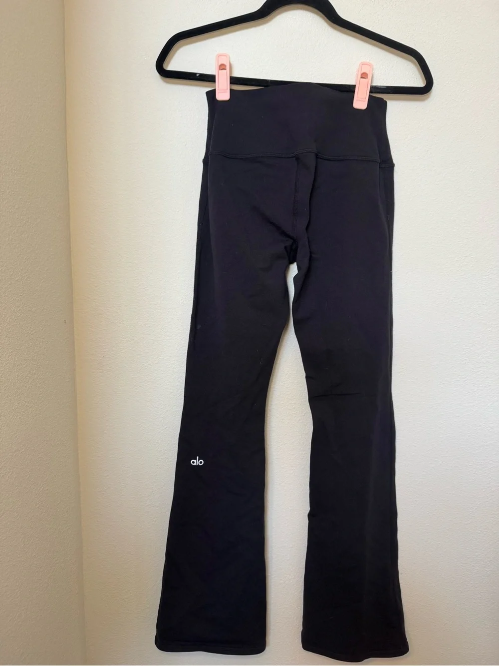 Alo Yoga Airbrush High-Waist Bootcut Leggings in black